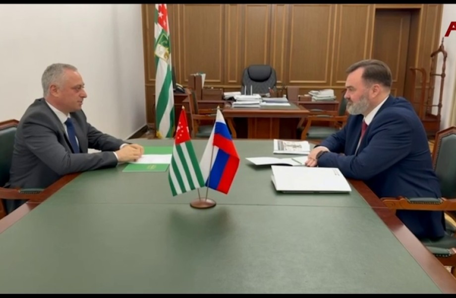 Бадра Гунба принял ректора Мастерской управления «Сенеж» Андрея Бетина