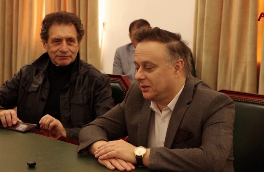 Б. Гунба встретился с представителями театра им. Вахтангова, находящегося в республике с гастролями