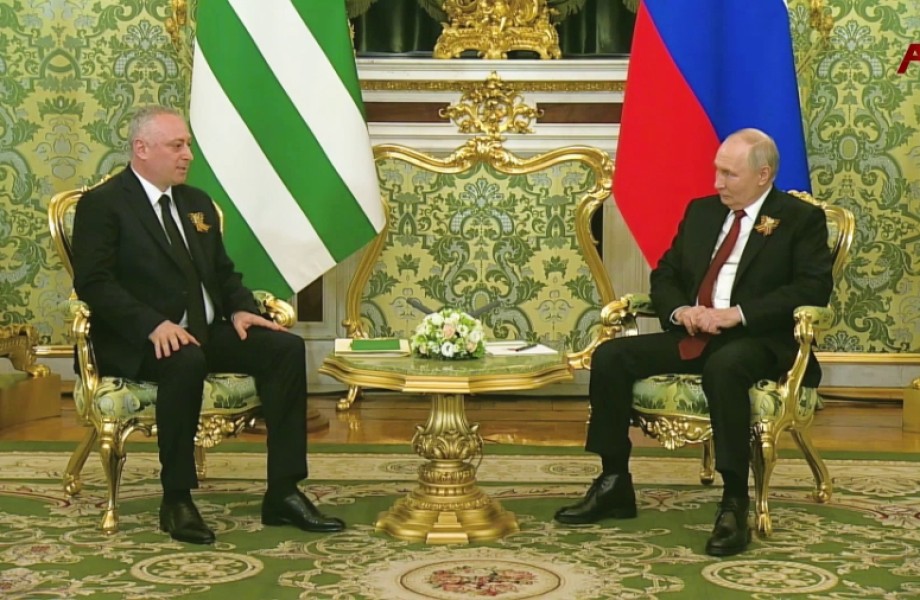 Б.Гунба провел встречу с президентом РФ В. Путиным в рамках визита в честь празднования Дня Победы