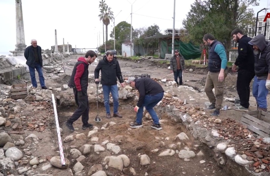 Раскопки на набережной