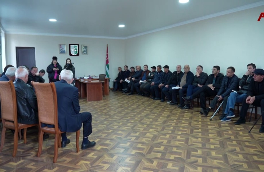 Ақыҭанхамҩа аминистр Беслан Џьопуа дырҧылеит Очамчыра араион ақыҭақәа рхадацәа