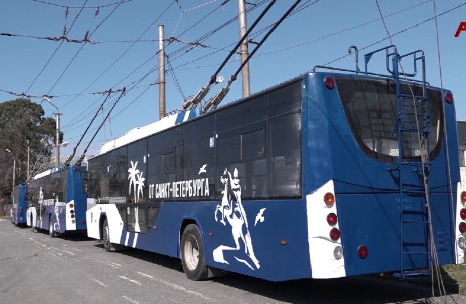 Ҩаҧхьа Санкт- Петербургынтә Аҟәаҟа иаагоуп атроллебусқәа