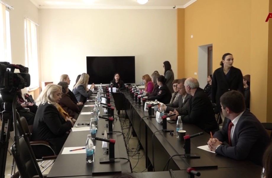 Аҭаацәараҿы ақәымчра иақәшәо ахәыҷқәа ацхыраара рыҭареи рыхьчареи ирылацәажәан 