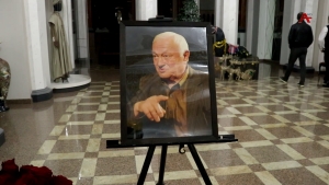 Самсон Ҷанба ихьӡ зху Аҧсуа драматә театр ахыбраҟны имҩаҧысит аспектакль «Қьалашьбеи» арбара