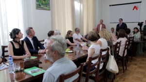 Ҭырқәтәыла Диузџье аҟазареи аҭҵаарадырреи рфакультет аҿы иаҧҵоу  Аҧсуа бызшәеи алитературеи ркафедра астудентцәа Аҧсны аҭҵарадыррақәа ракадемиа иаҭааит