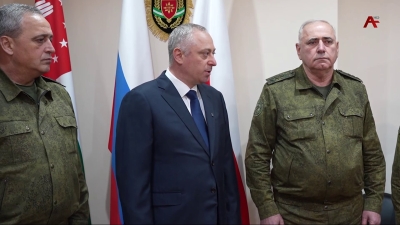 Президент РА Бадра Гунба представил командному составу МО нового министра Беслана Цвижба