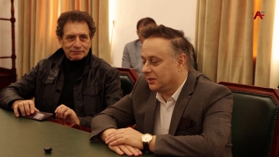 Б. Гунба встретился с представителями театра им. Вахтангова, находящегося в республике с гастролями