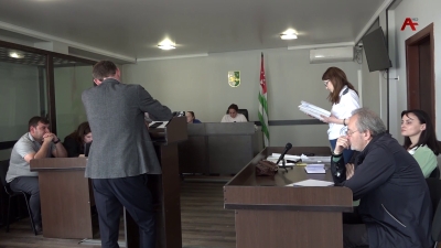 Рассмотрение дела об убийстве в здании МВД Анзора Тарба продолжается в Сухумском городском суде
