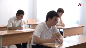 В эти дни в школах Абхазии проходят выпускные экзамены