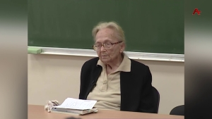 Мемориальную доску открыли на фасаде дома в Сухуме, где жила доктор филологических наук М. Ладария