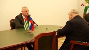 Президент Абхазии Бадра Гунба принял депутата Государственной Думы России Казбека Тайсаева
