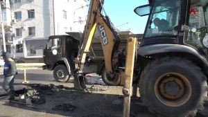 В результате прорыва водопроводной трубы большая часть столицы осталась без воды