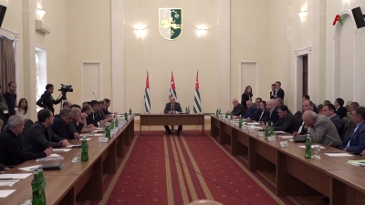 Встреча президента А. Бжания с представителями бизнес-сообщества республики