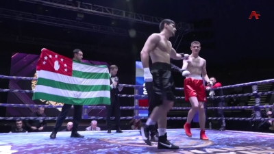 К.Барцыци Д.Ҧалаванӡиеи аиааира ргеит апрофессионалтә бокстә хәылҧаз аҟны