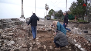 Актәи ашәышықәса инаркны аҧшьбатәи ашәышықәса аҟынӡа . Артефакт ҿыцқәа ааҧшит Аҟәатәи аҧшаҳәаҿы