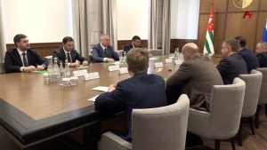 Бадра Гунба встретился с делегацией Правительства Санкт-Петербурга