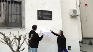 На доме, где жил Герой Абхазии Альберт Тополян установили мемориальную доску