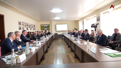 Аҧснытәи аҳәынҭқарратә университет аҿы имҩаҧысит &quot;астол гьежь&quot;