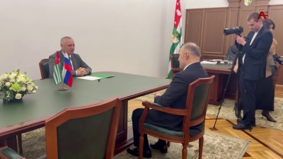 Имҩаҧысит Аҧсны Ахада Бадра Гәынбеи Адыгатәыла Ахада Мурат Кумпилови реиҧылара