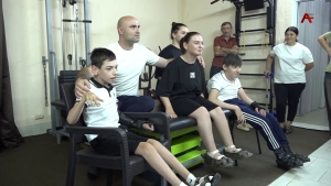 Фонд Ашана открыл сбор для троих своих подопечных с детским церебральным параличом