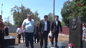 Аҳәынҭқарратә бираҟ амш аҽны, амилаҭтә символика автор В. Гамгьиа анышә дахьамадоу ашәҭқәа шьҭарҵеит