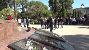 В Парке Славы состоялась церемония возложения цветов к Мемориалу погибшим в ОВНА