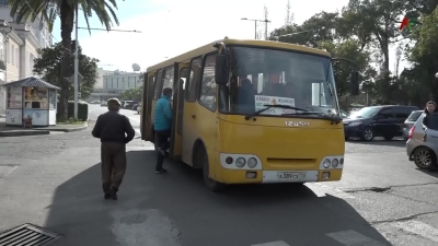 Более полутора лет назад линия столичного общественного транспорта была перенесена с Абазинской на улицу Аидгылара. По какому маршруту сегодня ездят автобусы, троллейбусы и маршрутное такси и как изменения сказались на жизни горожан