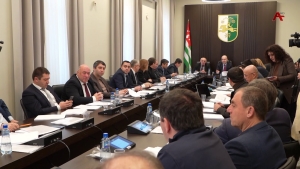 На последнем в уходящем году заседании сессии парламента было рассмотрено более 10 вопросов