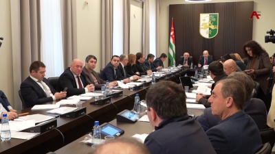 На последнем в уходящем году заседании сессии парламента было рассмотрено более 10 вопросов