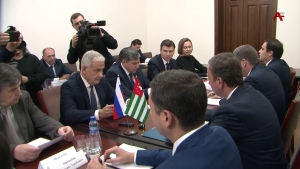 В Кабмине прошло совещание, посвященное социально-экономическому сотрудничеству Абхазии и России