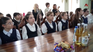 «Ажәа ашьаҭа» - абас захьӡыз аҧсуа –аурыс литерауратә еицлабра аихшьаалақәа ҟаҵоуп