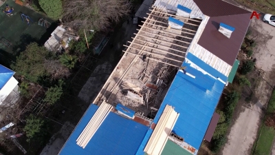 В Гагрском районе ведутся работы по замене водопроводных труб и ремонту крыш многоквартирных домов