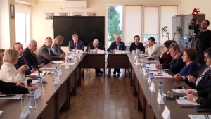 О проблемах образования, кадровом дефиците, о связях школы и вуза на площадке АГУ