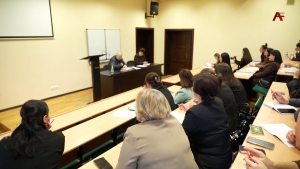 Аҧснытәи Аҳәынҭқарратә университет аҟны иаартуп арҵаҩцәа рҧышәа аизырҳаразы асеминарқәа