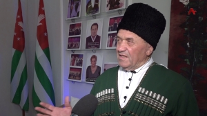 Гагратәи ашәаҳәареи акәашареи афольклортә ансамбль Кьараз анапхгаҩы А. Чуаз хынҩажәи 75 ш ихыҵит