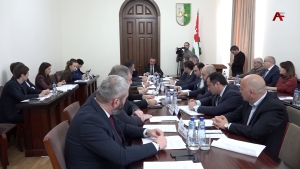 Кому повысят зарплату?