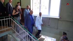 Аслан Бжания посетил Центральный военный госпиталь Министерства обороны
