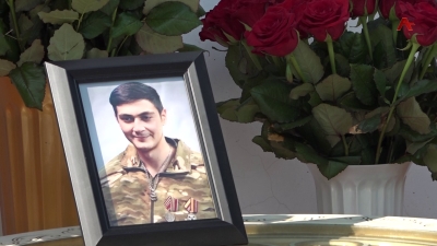 В память о младшем сержанте Давиде Сабекия, погибшем в зоне СВО, открыта Мемориальная плита