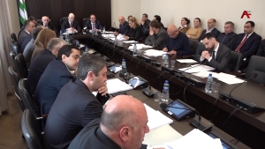 Жәлар реизара аҟны Кан Кәарҷиа идепутаттә кьымсра ихыхразы апрокурор инашьҭымҭа иадымгылеит