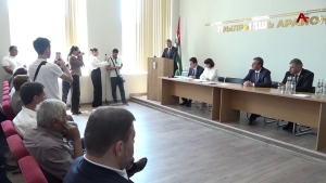 Гәылрыҧшь араион ахадараҿ ашықәс азыбжатәи русура еихыршьаалеит